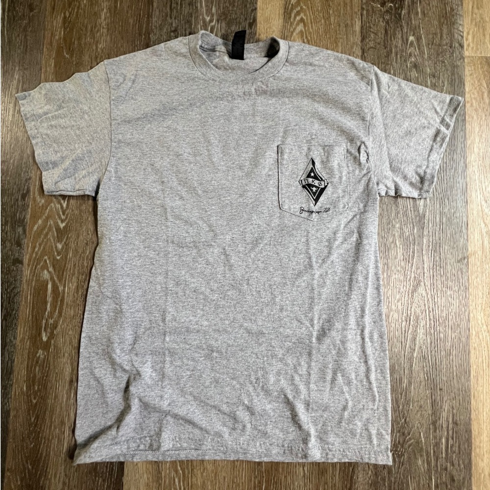 Gildan T-Shirt Mens Medium Gray Pi Kappa Phi Beachapalooza 2026 Pocket Graphic